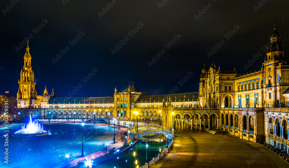 Fototapeta premium night view of the illuminated plaza de espana in the spanish city sevilla