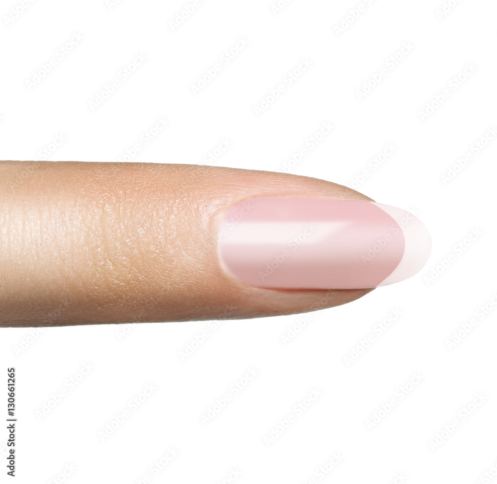 Указательный палец девушки с французским маникюром