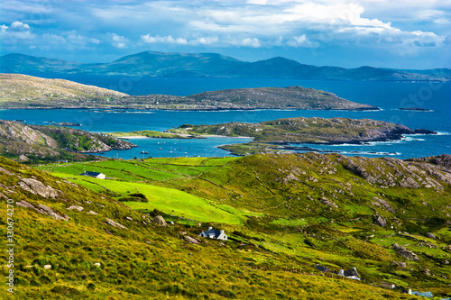 Malerische Landschaft an der Küste von Irland