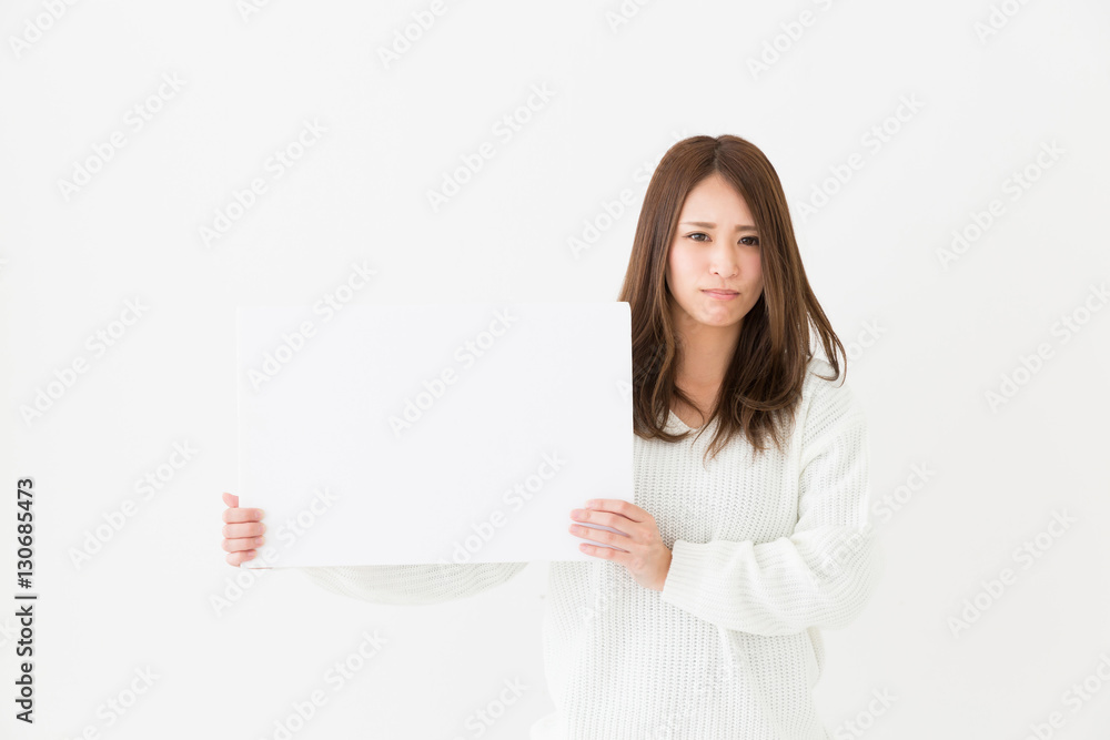 ホワイトボードを持つ女性 考える ホワイトボードを持つ女性 考える
