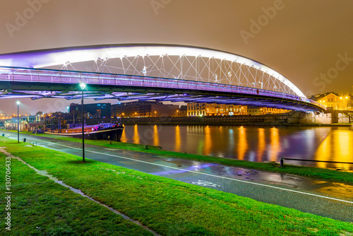 Tableau sur toile View of Lovers bridge from riverside park at night