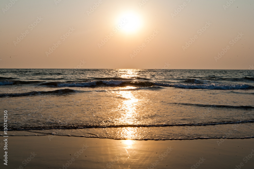 Закат на берегу океана / Sunset on the ocean beach