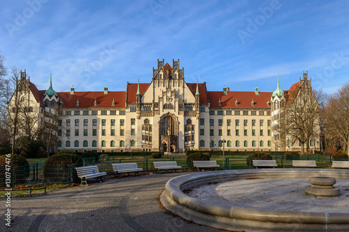 Bau- und Gartendenkmal: Weddinger  Amtsgericht am Brunnenplatz photo