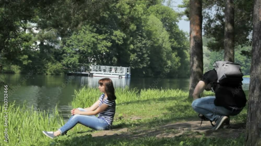 Man photographed girl in the Catherine Park Man photographed girl in the Catherine Park
