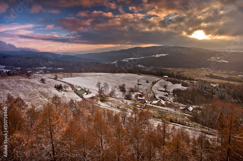 Śnieżny zimowy dzień w górskim mieście Muszyna. Snowy mountain in Muszyna - Poland. 