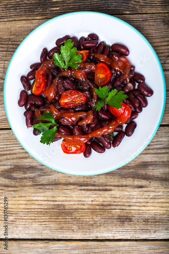 Salad with cherry tomatoes and red beans in spicy tomato sauce