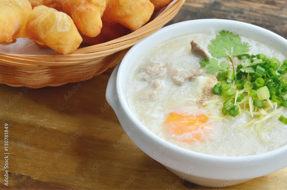 Pork congee with deep-fried dough stick.
Rice porridge with liver,minced pork,egg and deep - fried dough stick .
Pork congee with deep-fried dough stick.
Rice porridge with liver,minced pork,egg and deep - fried dough stick .