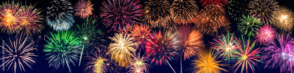Feuerwerk an Silvester als Panorama Hintergrund Feuerwerk an Silvester als Panorama Hintergrund