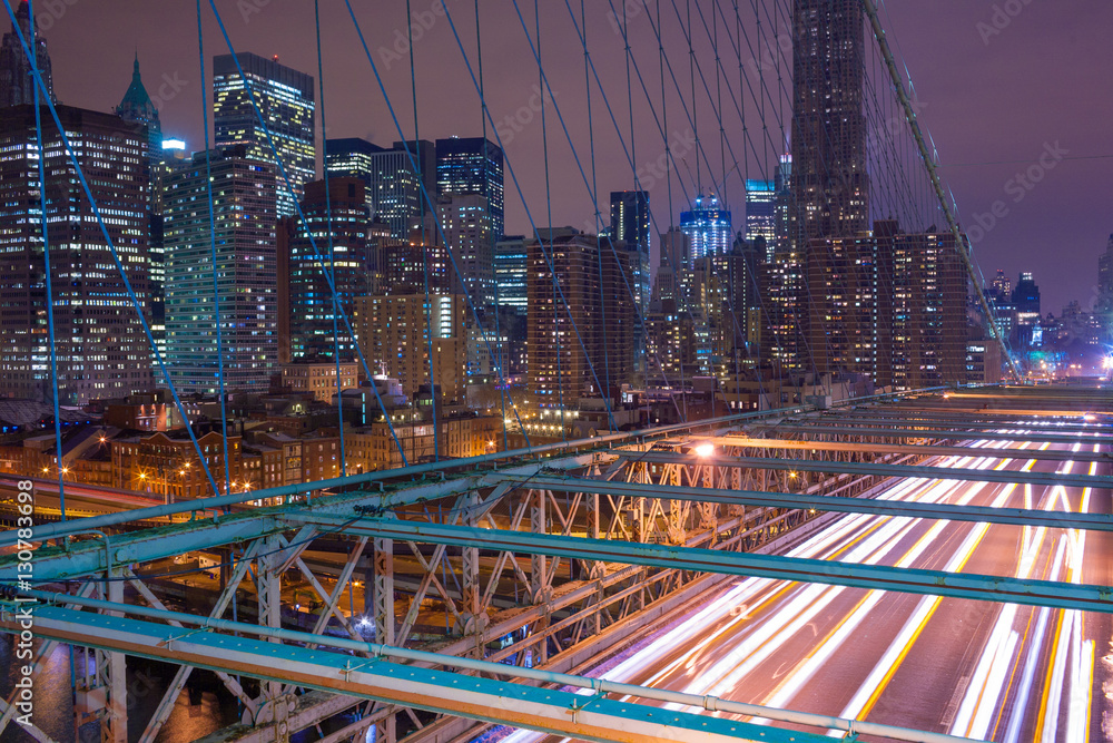 Obraz premium Traffic on the Brooklyn Bridge