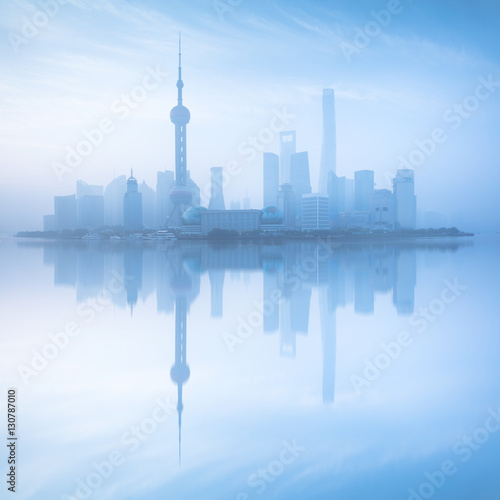 Foggy day, Shanghai morning, Shanghai skyline China © Patrick Foto