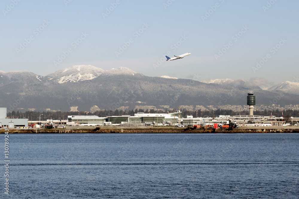 Fototapeta premium Vancouver, Kanada, Airport Mountain Landscape