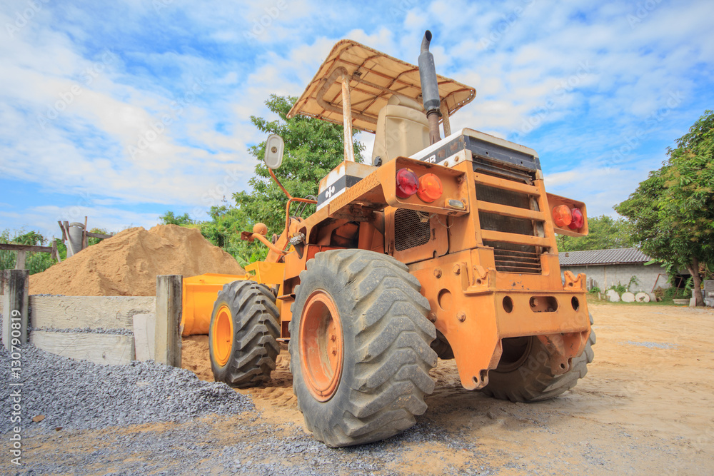 Obraz premium Yellow Construct Tractor vintage