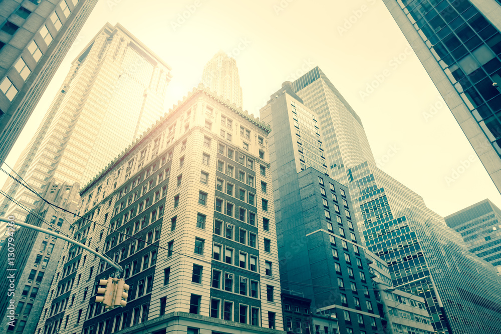 Fototapeta premium Wieżowce Wall Street, Manhattan, Nowy Jork - styl vintage