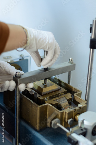 Obraz na płótnie Civil engineer mounting a direct shear test equipment for soil parameters determination. w salonie