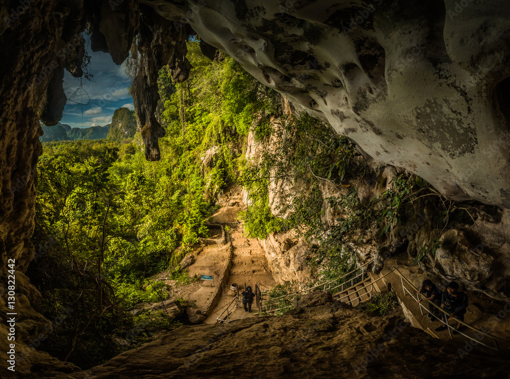 Obraz premium Cave with petroglyphs