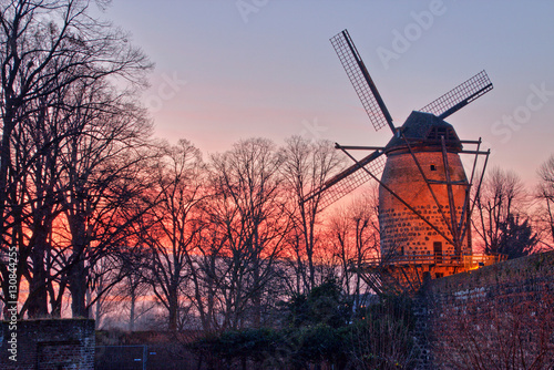 Zollfeste Zons am Niederrhein, Mühle auf der Stadtmauer photo