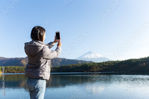 Wallpaper Mural Woman take photo on cellphone on Fujisan Torontodigital.ca