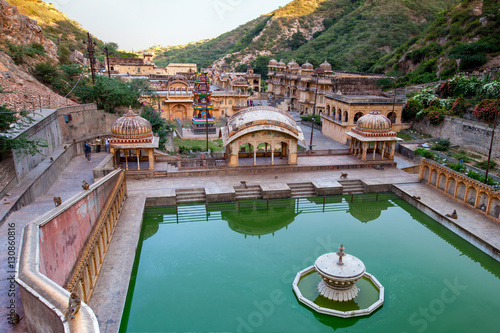 Obraz na płótnie Monkey temple (galtaji) in Jaipur, India. A natural spring emerges high on the hill and flows downward, filling a series of sacred kunds in which pilgrims bathe w salonie