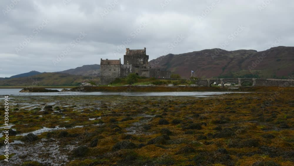 UK, Scotland, Highlands, Dornie, View of the Eilean Donan Castle.
UK, Scotland, Highlands, Dornie, View of the Eilean Donan Castle.
