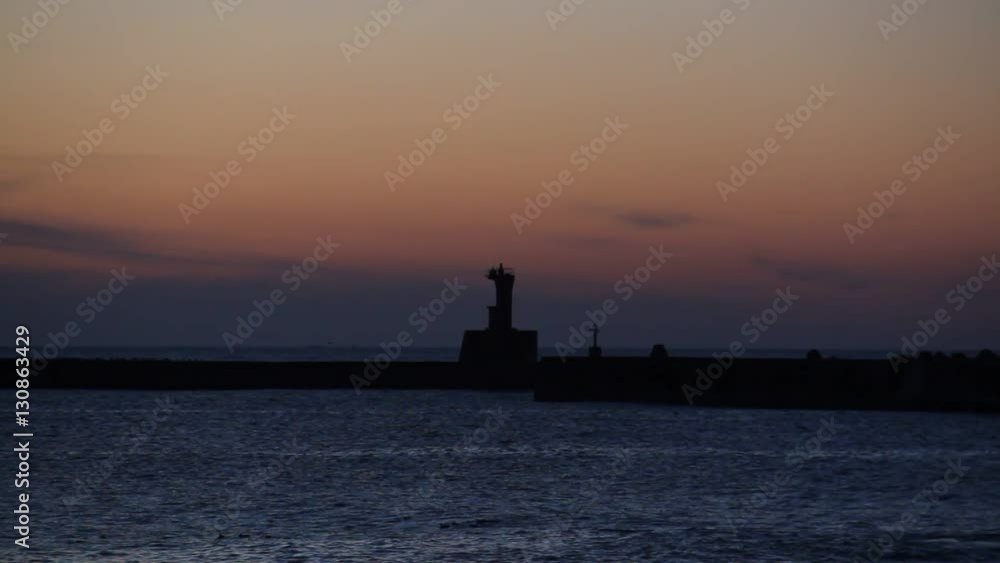 夕暮れの灯台と灯台の灯り 夕暮れの灯台と灯台の灯り