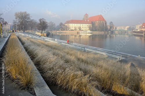 Plakat Poranek nad rzeką w mieście