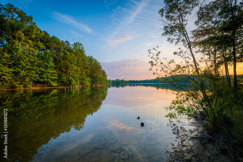 Valokuva Lake Norman at sunset, at Parham Park in Davidson, North Carolin