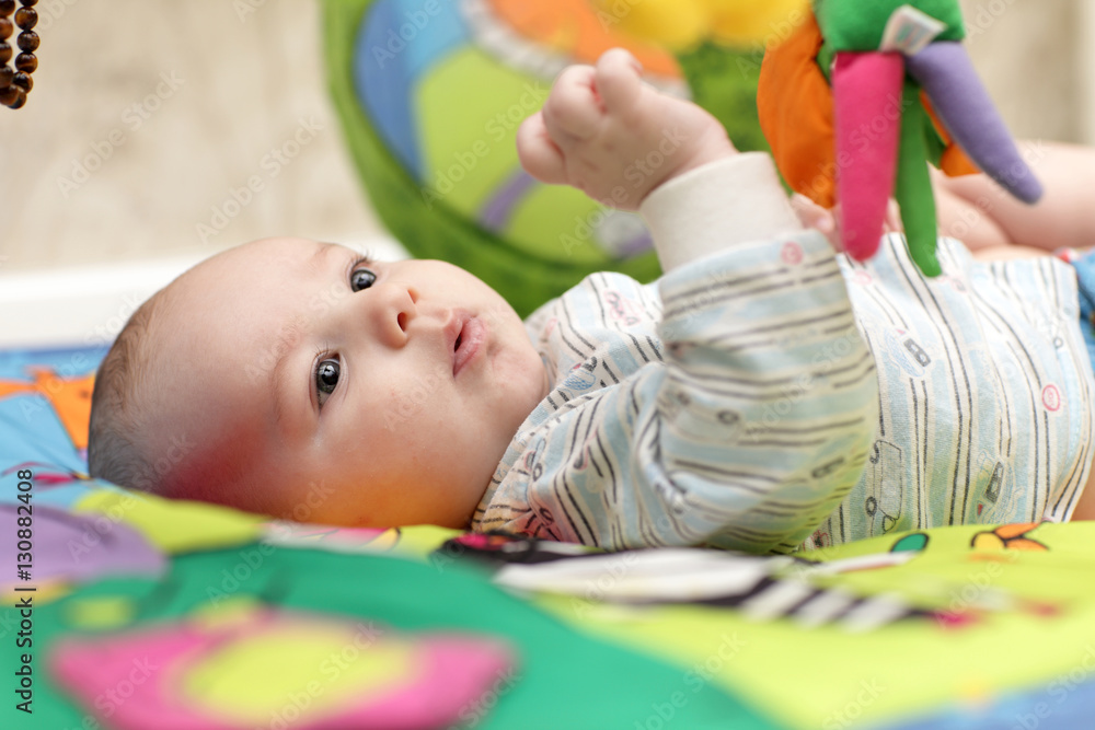 Obraz premium Playing baby boy