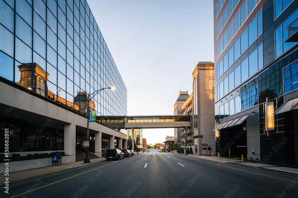 Obraz premium Modern buildings and Friendly Avenue, in downtown Greensboro, No