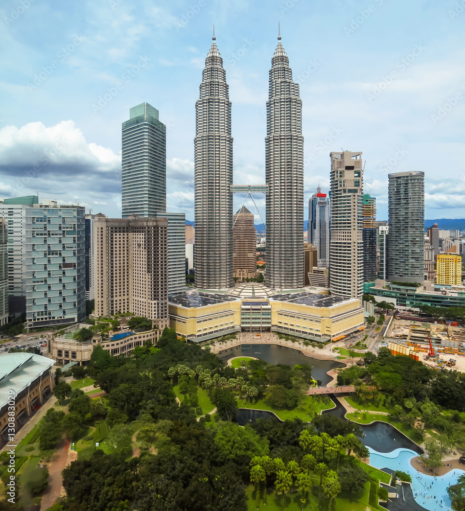 Obraz premium Cityscape of the Kuala Lumpur, Malaysia. Skyline, skyscrapers and city parks