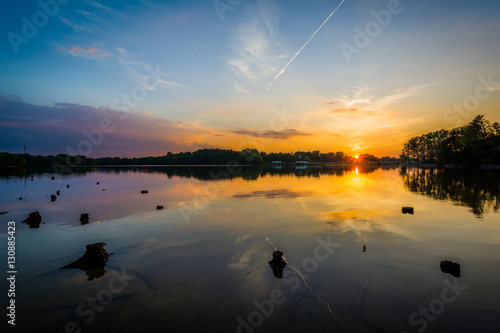 Fototapeta Naklejka Na Ścianę i Meble -  Sunset over Lake Norman from Parham Park, in Davidson, North Car