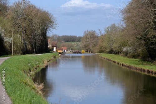 Canal du Nivernais en Bourgogne