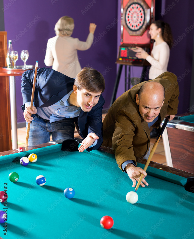 Fototapeta premium Group of friends playing billiards