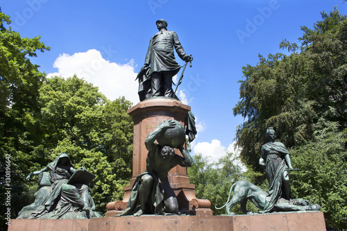 Fotografia Statue of Otto von Bismarck in Tiergarten in Berlin