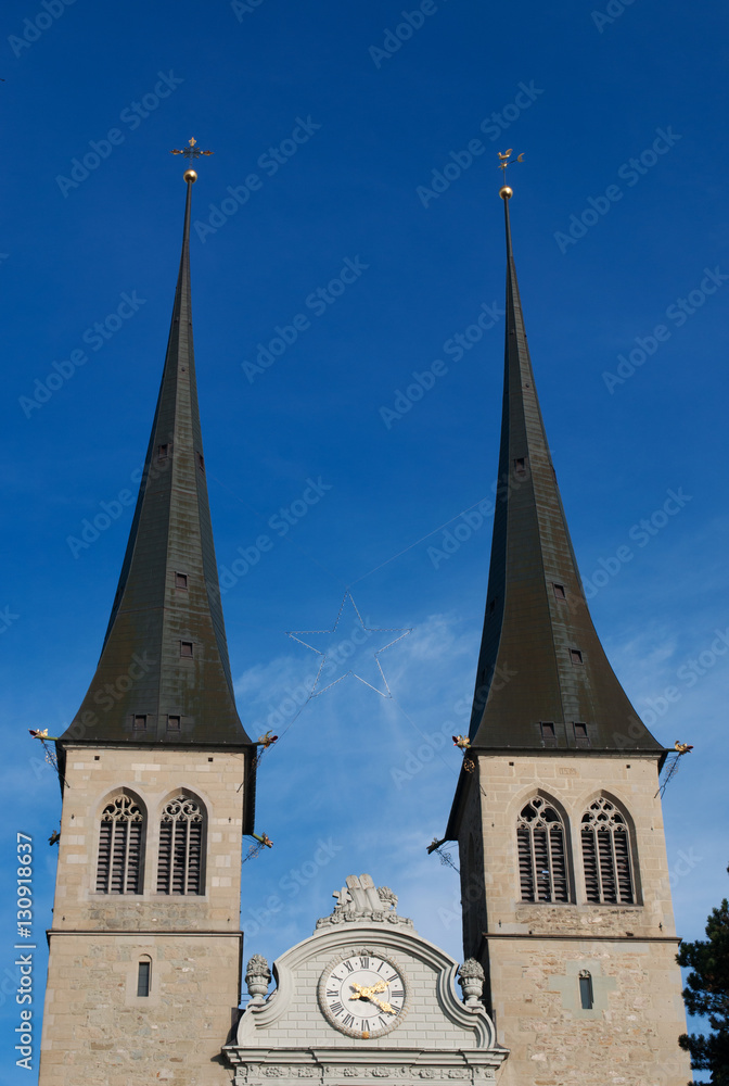 Svizzera, 08/12/2016: la Chiesa di San Leodegar, la chiesa più importante di Lucerna costruita sulle fondamenta della basilica romana bruciata nel 1633