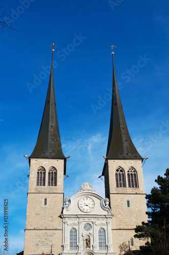 Svizzera, 08/12/2016: la Chiesa di San Leodegar, la chiesa più importante di Lucerna costruita sulle fondamenta della basilica romana bruciata nel 1633