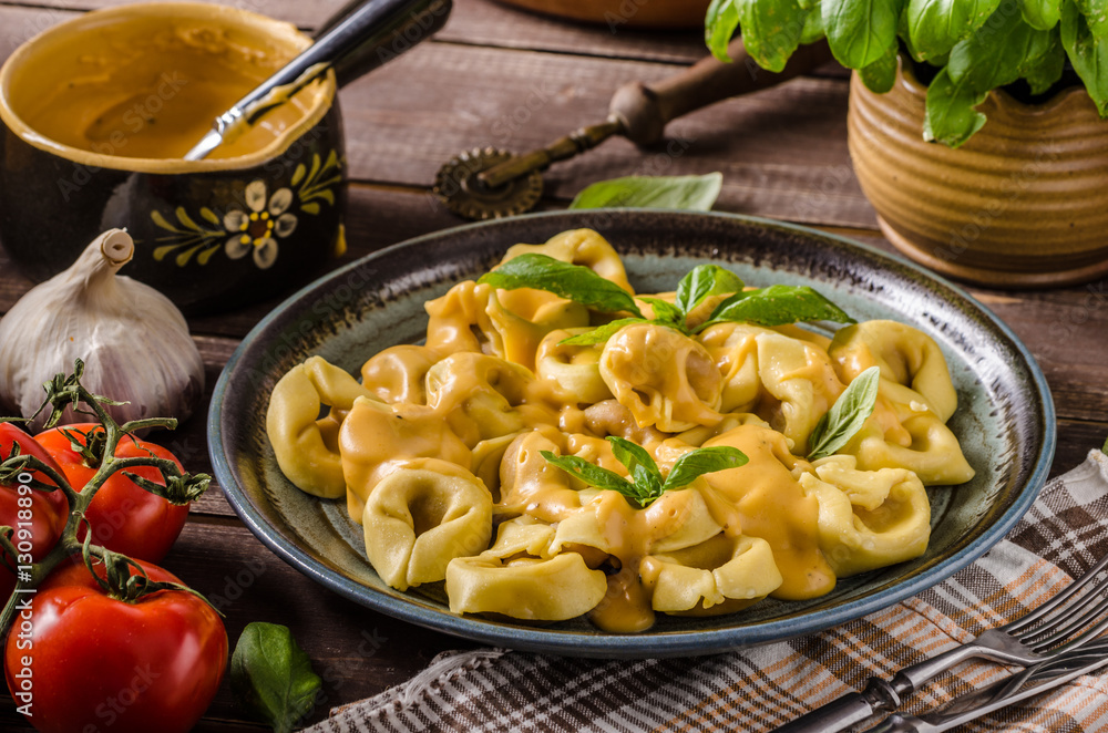 Tortellini with cheese sauce Tortellini with cheese sauce