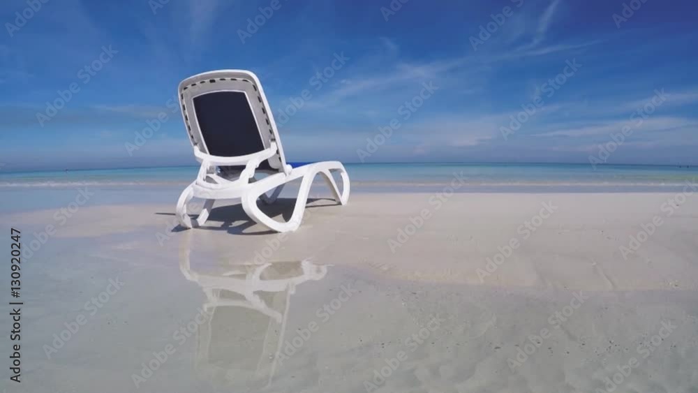 Strandliege am Strand von der Atlantikküste Varadero Kuba Strandliege am Strand von der Atlantikküste Varadero Kuba