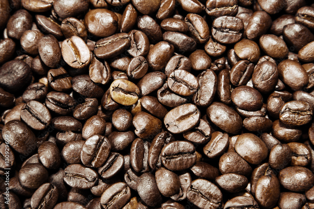 Naklejka premium Roasted coffee beans