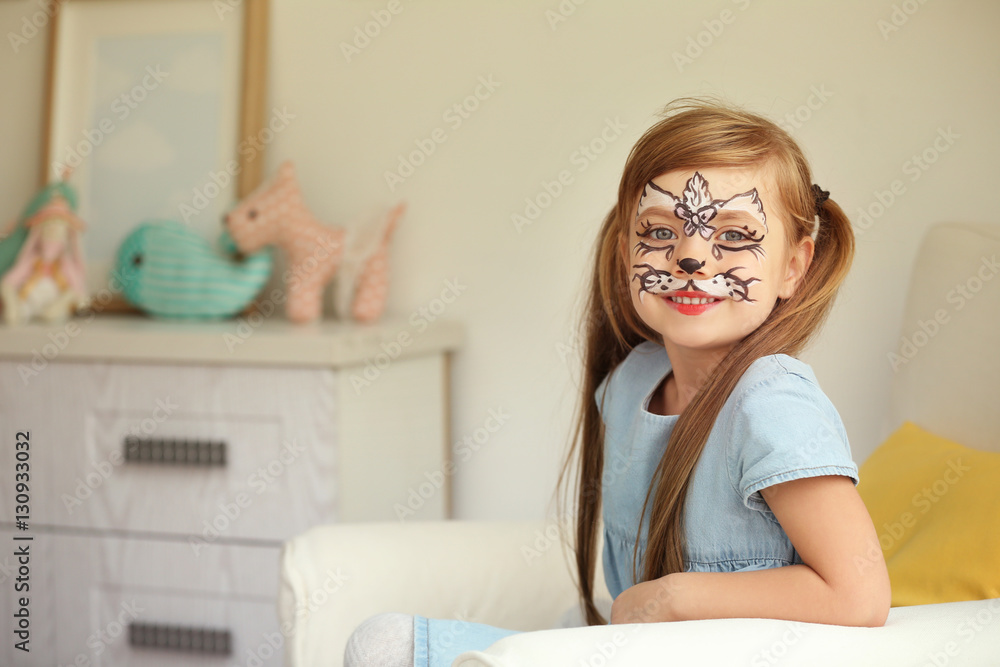 Φωτογραφία Portrait of funny girl with face painting indoors