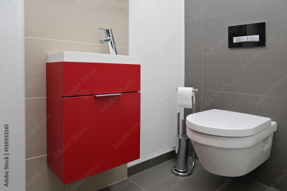coin WC design avec meuble lavabo rouge Stock Photo | Adobe Stock
