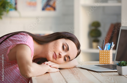 Young attractive woman slee...