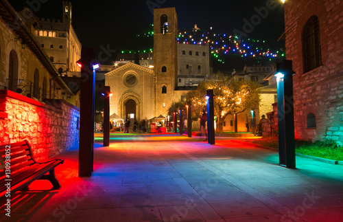 Atmosfera magica di natale nella colorata piazza di San Giovanni a Gubbio  photo