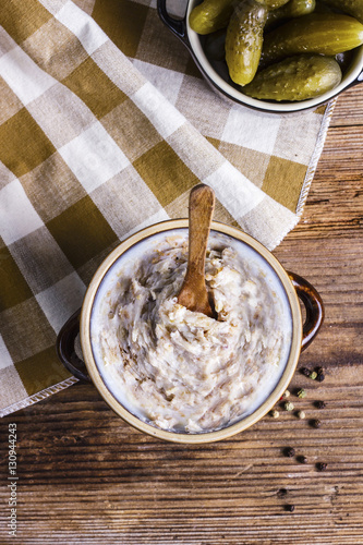 Fotografie Homemade tasty lard with onion greaves and pickles, top view