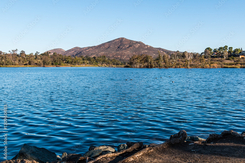 Fototapeta premium Cowles Mountain and Lake Murray in Mission Trails Regional Park in San Diego, California.