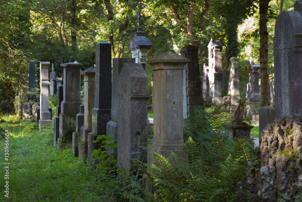Gräber auf dem Alten Südfriedhof | München