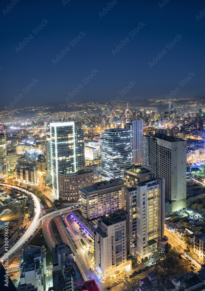 Fototapeta premium Widok z lotu ptaka na Bejrut, Liban, miasto Bejrut, krajobraz miasta Bejrut
