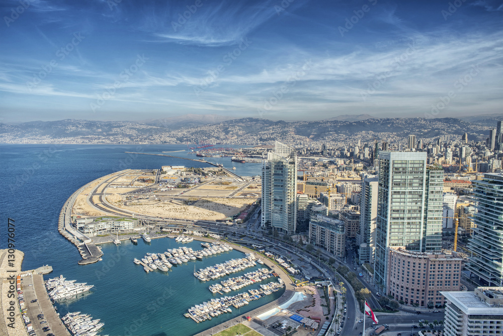 Naklejka premium Widok z lotu ptaka na Bejrut, Liban, miasto Bejrut, krajobraz miasta Bejrut