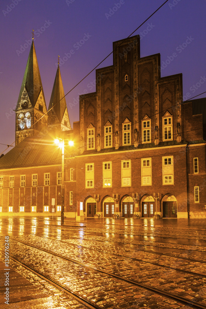 Rain by St. Peter's Cathedral in Bremen