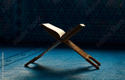 Billede på lærred The holy Quran open for pray in the Mosque