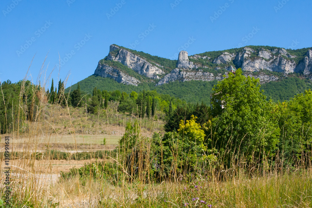 Obraz premium Rugged countryside in South East France in the Drome region. This cliff formation and escarpments dominate the landscape for miles